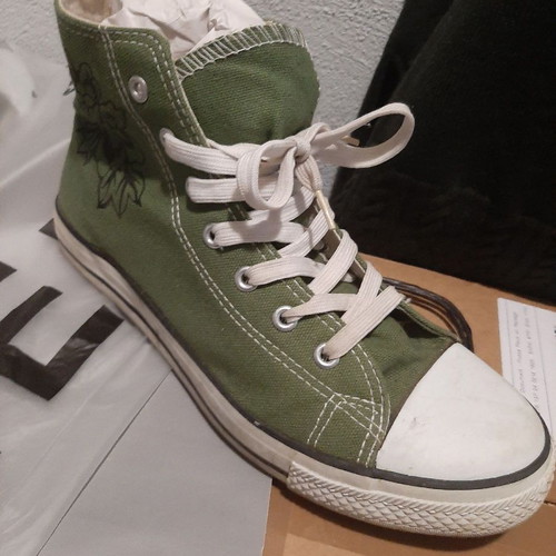 Athletic shoes size 41 like new, green