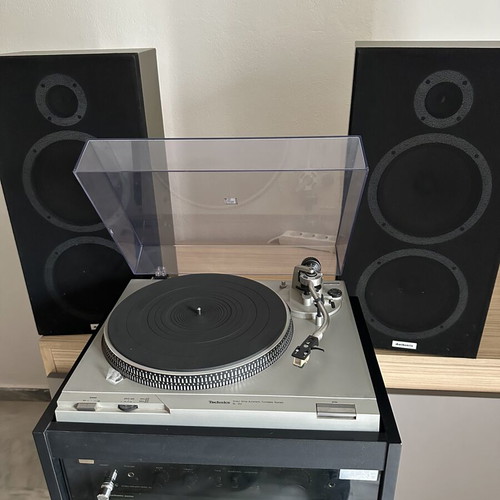 NEC 5000E Stereo System used with Technics SL-D2 Turntable and Furniture
