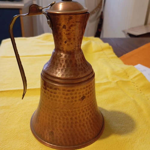 Vintage hammered copper gioumi with lid used, traditional canati