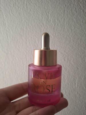 Miracle Oil hair oil used with argan oil and fragrance