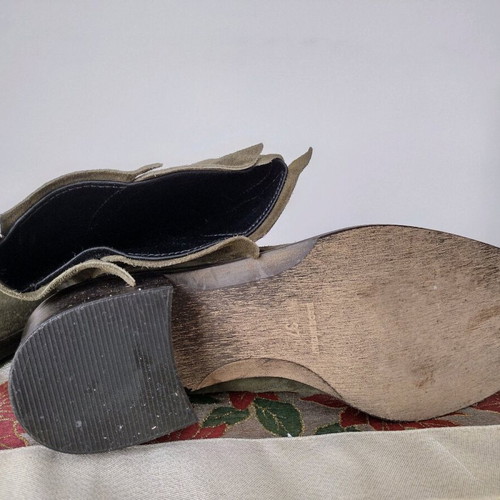 Suede boots like new, elastic type, olive color, size 36-37