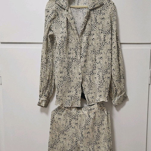 Set In the Style shirt and pants like new, black and beige