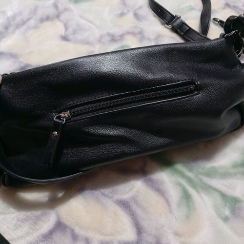Verde black shoulder bag like new, crossbody