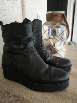 Paola Ferri ankle boots size 37 used, black