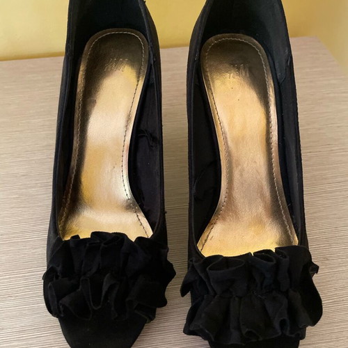 Peep toe black H&M pumps size 38 like new
