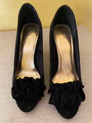Peep toe black H&M pumps size 38 like new