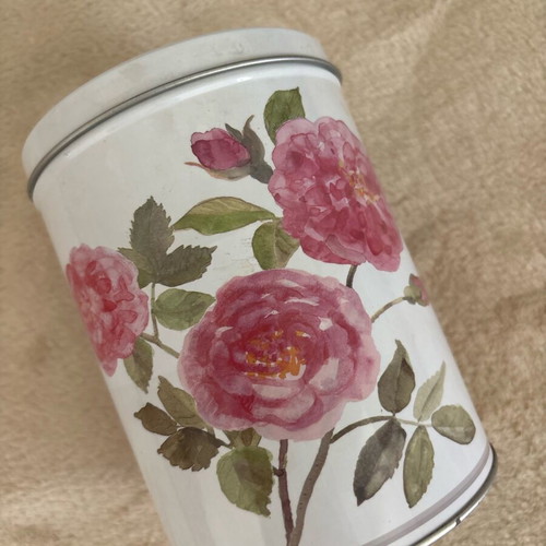 Kitchen storage tins like new, set of 3 with pink roses