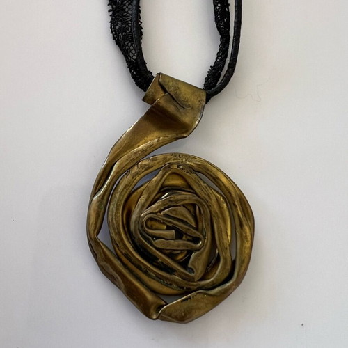 Vintage necklace with bronze design, lace and leather like new