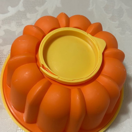Cake molds used, set of two, one lid cracked but closes