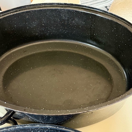 Enamel oval roasting pan used 32x42x18 cm