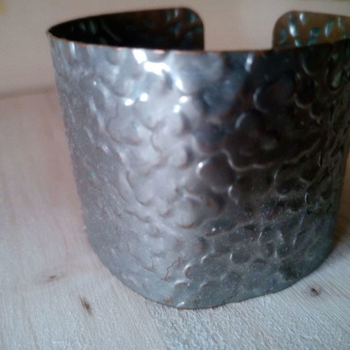 Metal bracelet used with hammered design, dark silver color