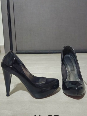 Pumps black, size 35, like new, worn twice