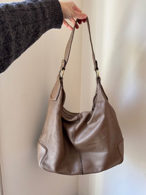 Caprisa Leather Shoulder Bag like new, beige