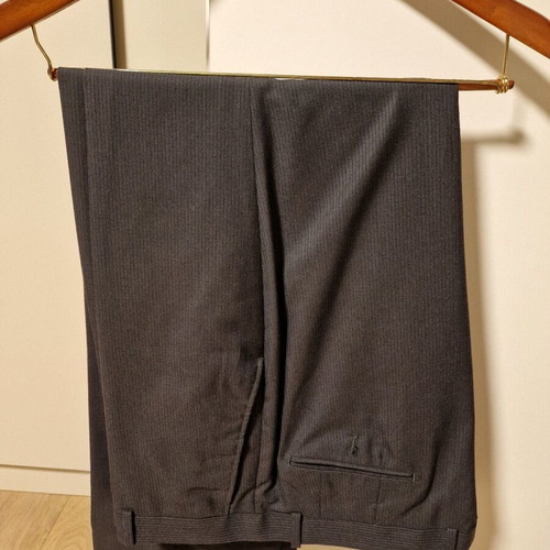Alfani men's suit like new, dark gray with pin stripe