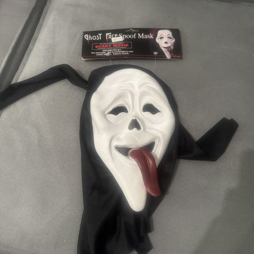 Scary Movie Ghost Face Mask 2000 Fun World new