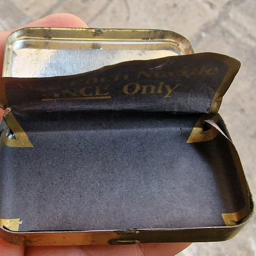 Pick up Special 1930 phonograph needle box like new