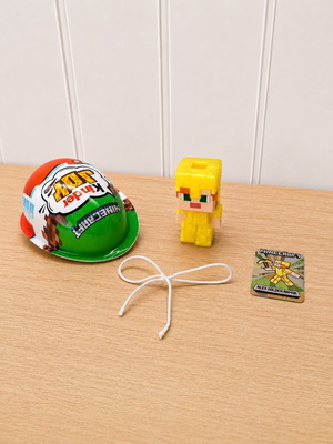 Kinder Joy Minecraft Alex Golden Armor figure new