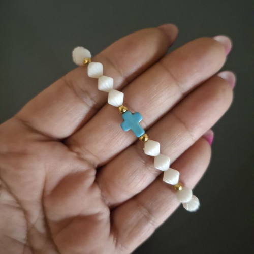 Bracelet with white beads and turquoise cross, adjustable