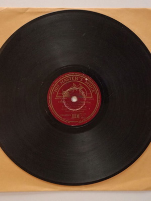 His Master's Voice 78rpm record A.O. 2906 used with Stavros Tzouanakos songs