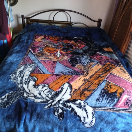 Double velvet blanket used, 2.20x2.40 m