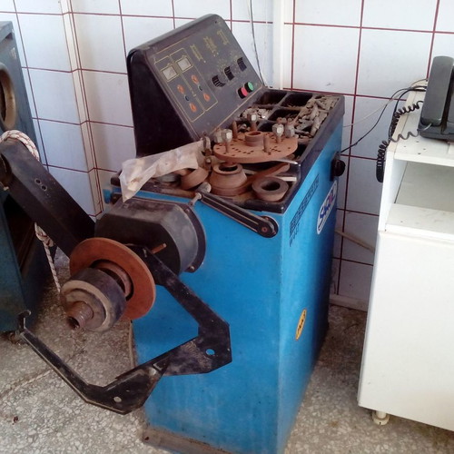 Baisbart wheel balancer used in excellent condition