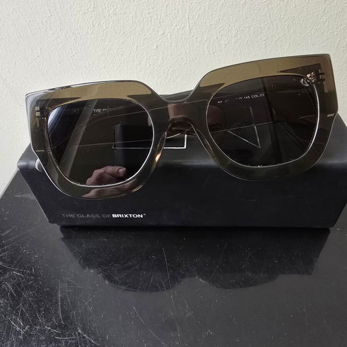 Brixton sunglasses like new, dark green women's