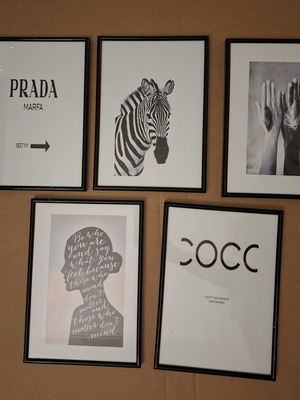Set of 5 Decorative Frames with Black Frames 30x22 cm like new