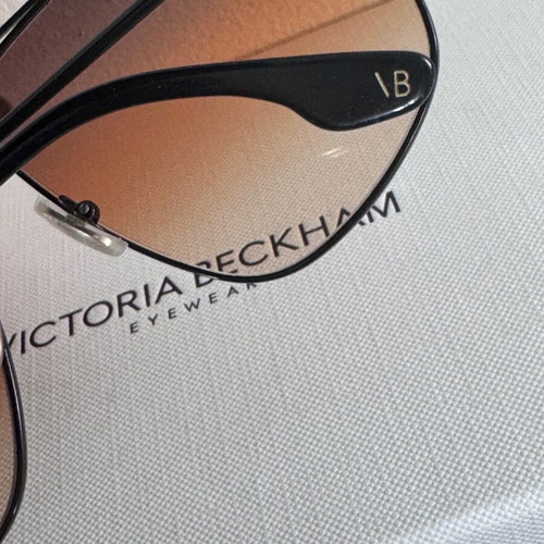 Victoria Beckham VB229S 001 Polarized Sunglasses like new, black