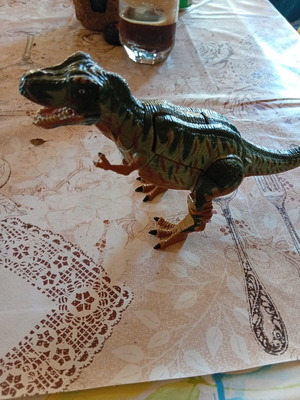 Transformer dinosaur used in excellent condition