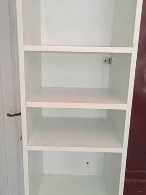 Ξύλινο ράφι (όχι μελαμίνη) για δίσκους βινυλίου. Διαστάσεις: 37cm x 33cm x 250cm. Τιμή: 75 ευρώ.