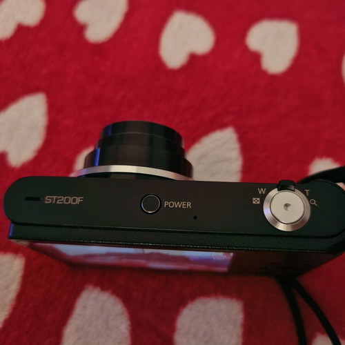 Ψηφιακή φωτογραφική μηχανή Samsung ST200F με WiFi και 16.1MP