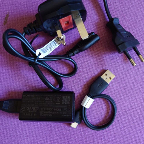 Sony AC-UUE12 charger power adapter for cameras like new