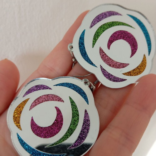 Plastic earrings used with glitter