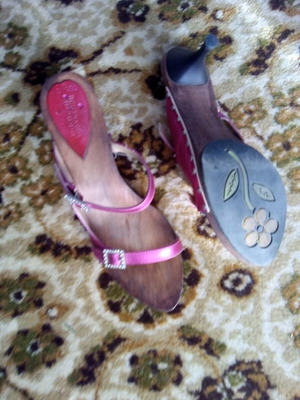 Bournazos Emporio pink fuchsia sandals like new, size 41 with wooden sole
