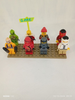 Φιγούρες Ninjago και Minecraft σετ 4 σαν καινούργιο με οπλισμό
