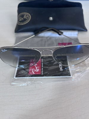Ray-Ban Aviator Large Metal RB3025 Sunglasses like new, blue gradient lenses