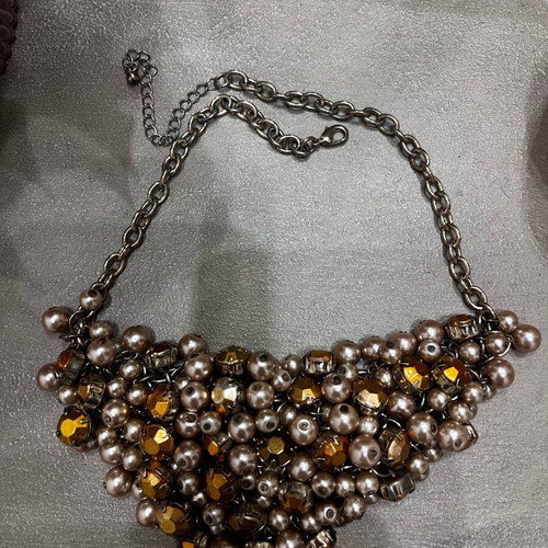 Necklace used in honey shades