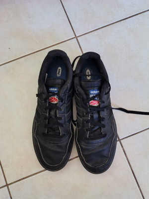 Παπούτσια Adidas Hoops μεταχειρισμένα, casual, μέγεθος 44.5, μαύρο και καφέ