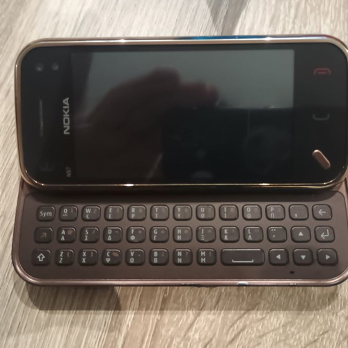 Nokia N97 Mini smartphone like new with charger