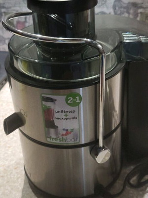 Izzy blender and juicer like new, used twice