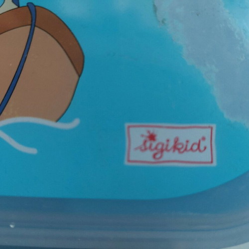 Sigikid lunchbox used for kids with inner compartment