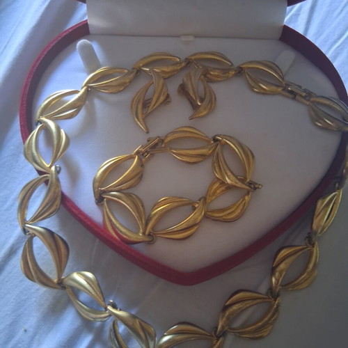 Vintage Atelier jewelry set like new, gold tone, 60s-70s