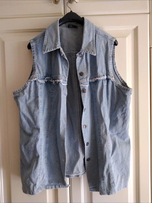 Denim women's vest like new, size large, blue with rhinestones