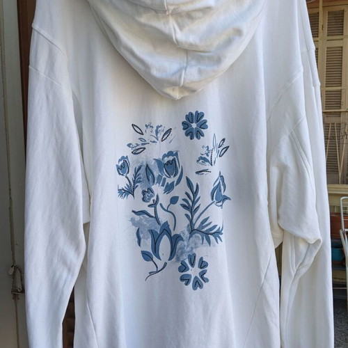 Attrativo oversized white zip-up sweatshirt like new with floral design