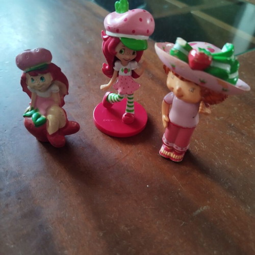 Strawberry Shortcake figures set of 3 like new