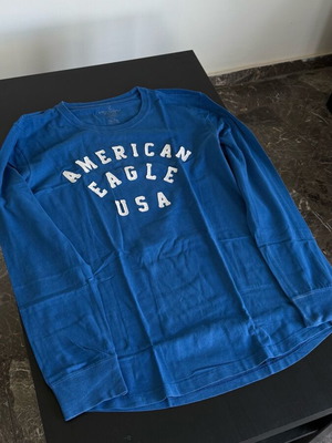 American Eagle long-sleeve shirt Small in very good condition