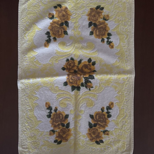 Towel set like new with colorful flowers, 3 pieces