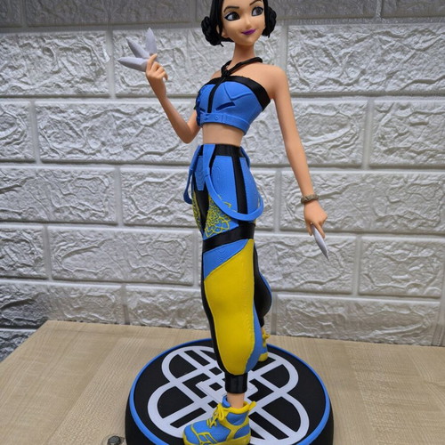 Zoey figure from Huntrix: Demon Hunters new, 38cm