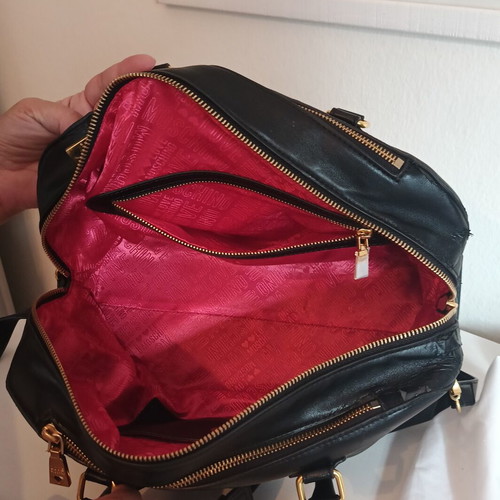 Love Moschino medium black women's bag with detachable shoulder strap