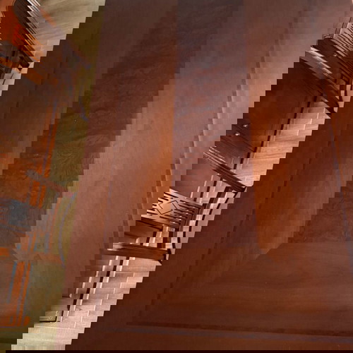 Τραπεζαρία με μπουφέ και καθρέφτη σαν καινούργια